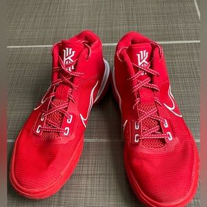 Nike Men's Kyrie Flytrap Basketball Shoes